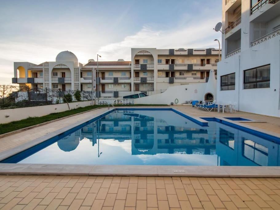 Central Apartment - Pool And Sea View & Albufeira Center Екстер'єр фото